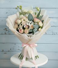 Букет цветов из:  Розы и Лизиантусы в Новая Жизни