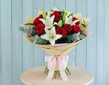 Букет цветов из:  Лилии и Розы в Новая Жизни