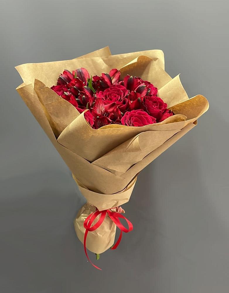 Букет цветов из: Альстромерии и Розы в Новая Жизни