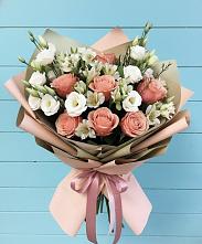 Букет цветов из:  Розы, Альстромерии и Лизиантусы в Новая Жизни
