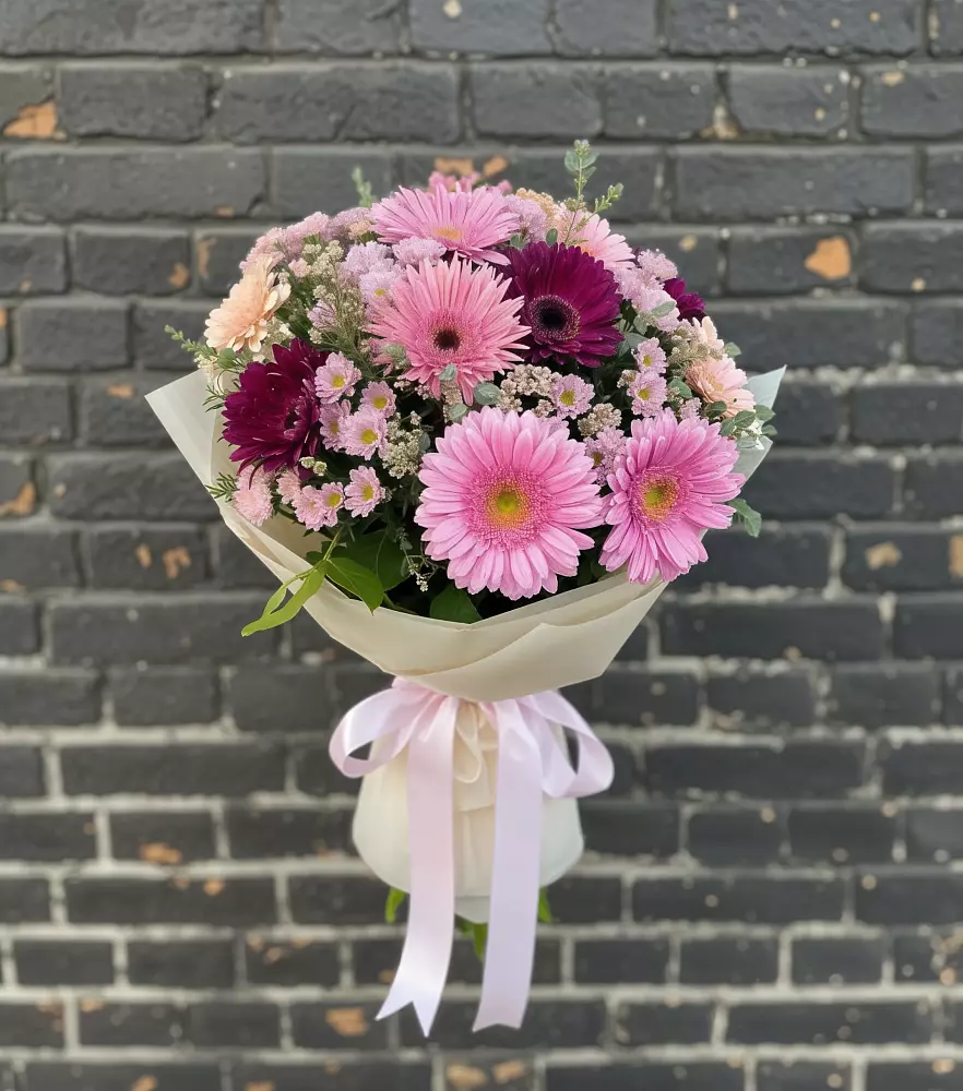 Букет цветов из: Герберы и Хризантемы в Новая Жизни