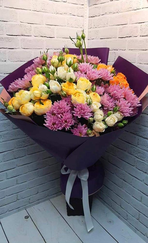 Букет цветов из: Хризантемы и Розы в Новая Жизни