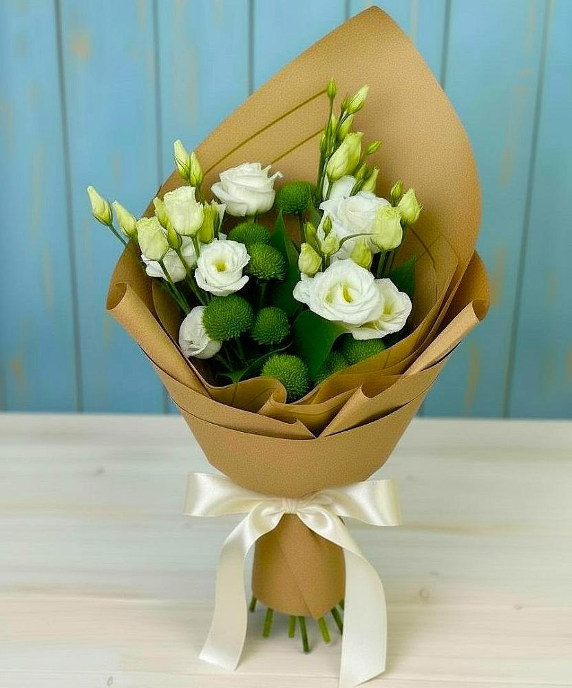 Букет цветов из: Хризантемы и Лизиантусы в Новая Жизни