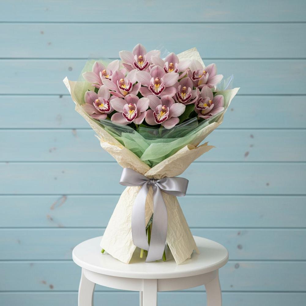 Букет цветов из: Орхидеи и Розы в Новая Жизни