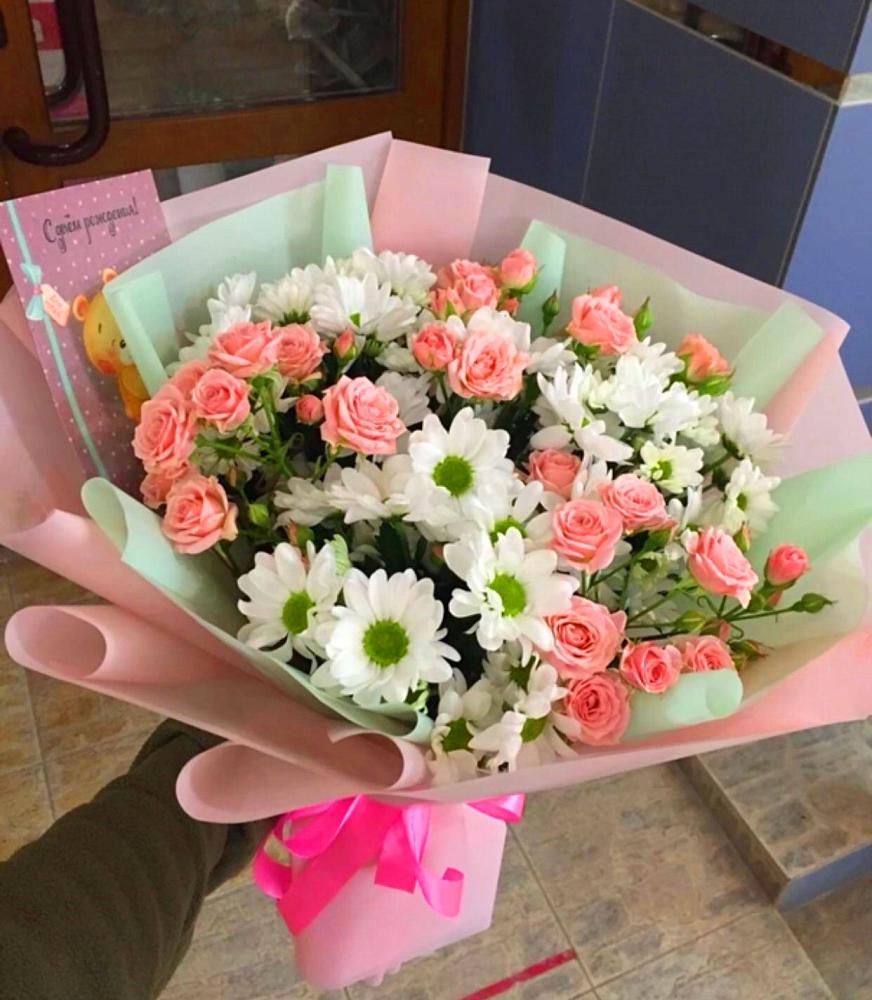 Букет цветов из: Розы и Хризантемы в Новая Жизни