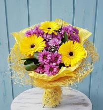 Букет цветов из:  Хризантемы и Герберы в Новая Жизни