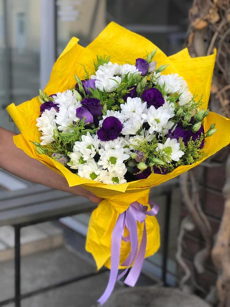 Букет цветов из: Ирисы, Хризантемы и Ромашки в Новая Жизни