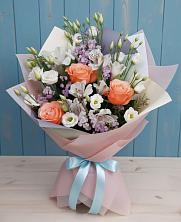 Букет цветов из:  Лизиантусы, Розы, Альстромерии и Гипсофила в Новая Жизни