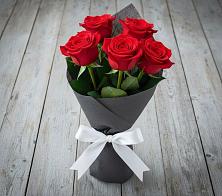 Букет 5 Красных роз Эдлесс Лав в Новая Жизни