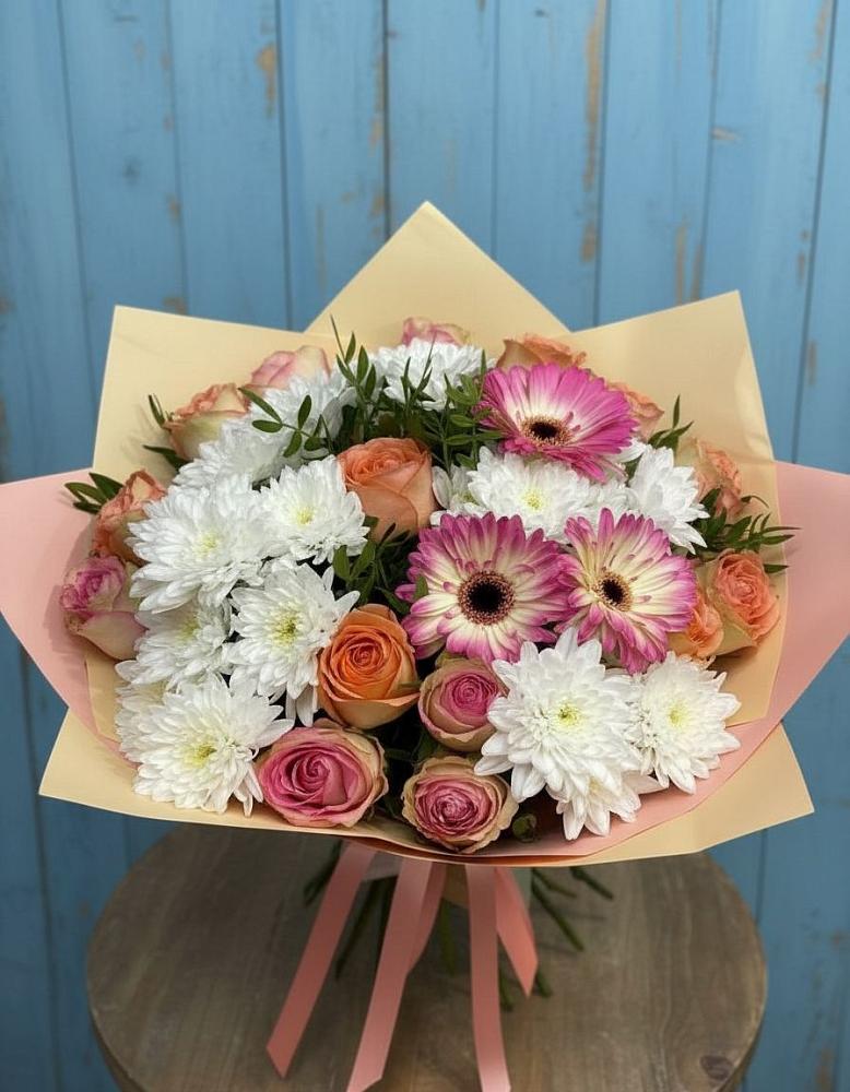 Букет цветов из: Розы, Герберы и Хризантемы в Новая Жизни