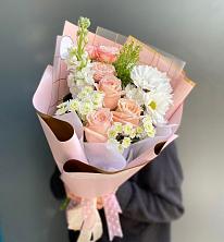 Букет цветов из:  Хризантемы и Розы в Новая Жизни