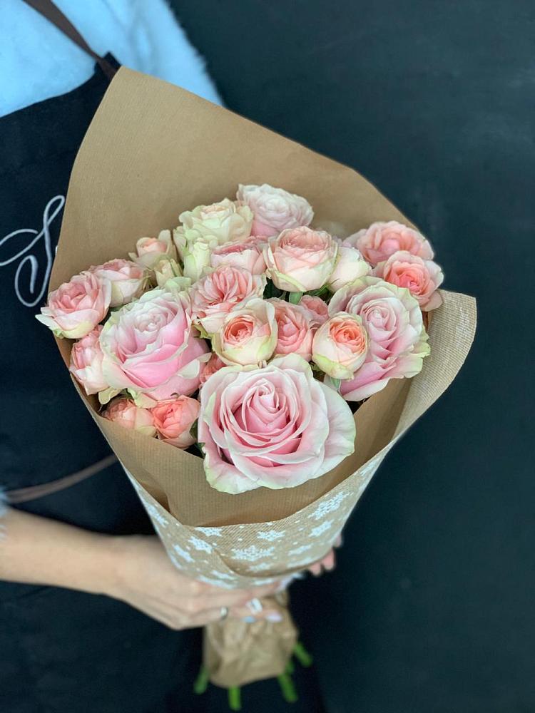 Букет цветов из: Хризантемы и Розы в Новая Жизни