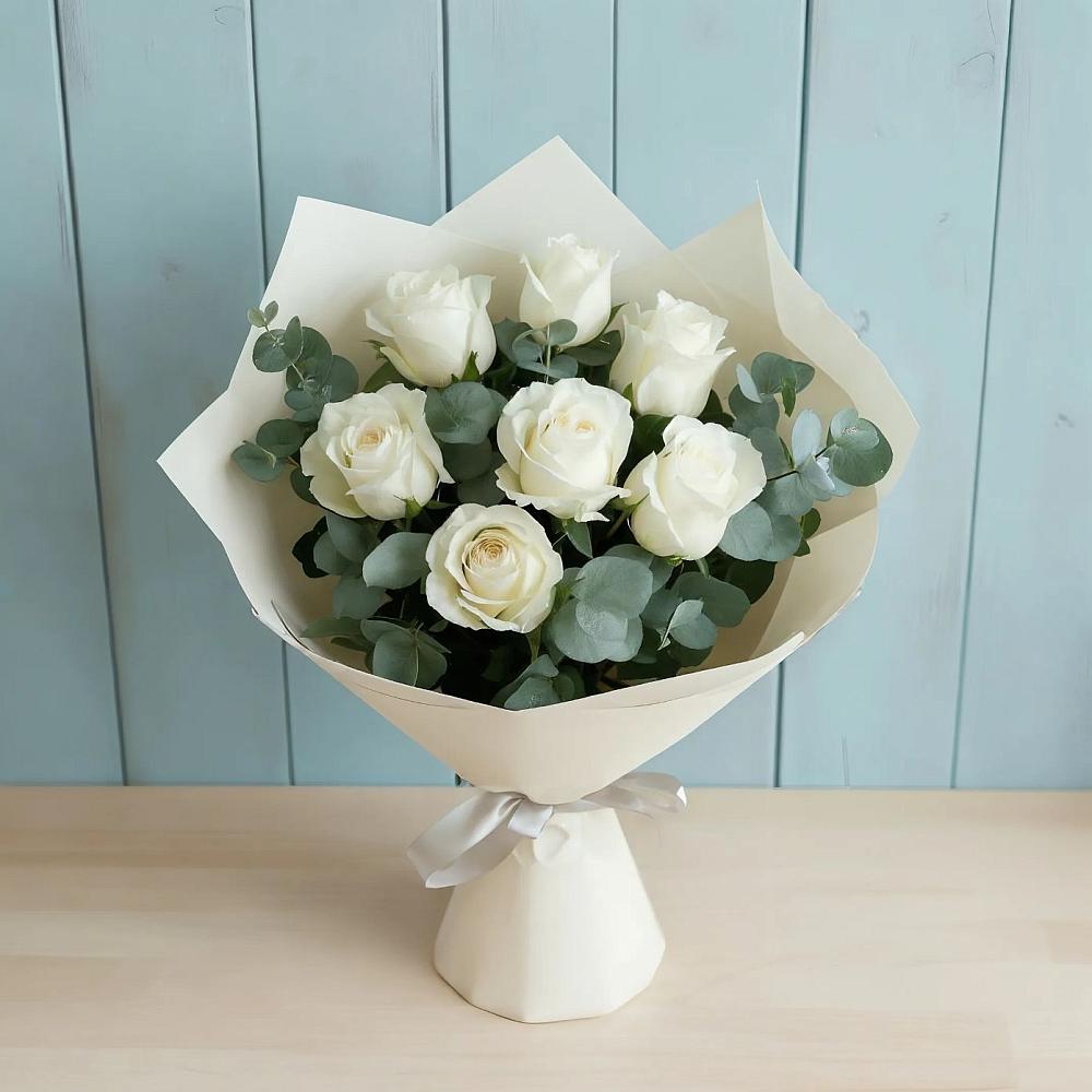 Букет Белые розы в Эвкалипте в Новая Жизни