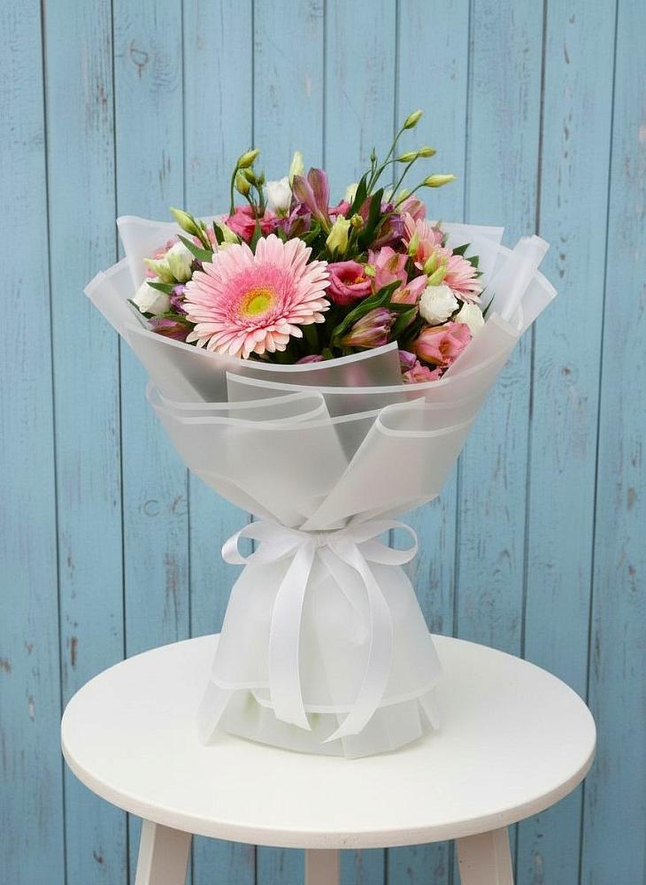 Букет цветов из: Герберы, Альстромерии и Лизиантусы в Новая Жизни