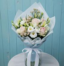 Букет цветов из:  Розы и Лизиантусы в Новая Жизни