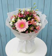 Букет цветов из:  Герберы, Альстромерии и Лизиантусы в Новая Жизни