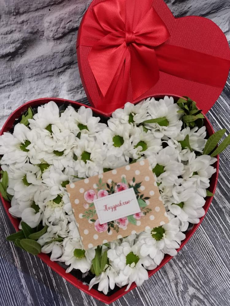 Цветочная композиция из Хризантемы в виде сердца в Новая Жизни