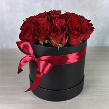 Цветочная композиция из Розы в шляпной коробке в Новая Жизни