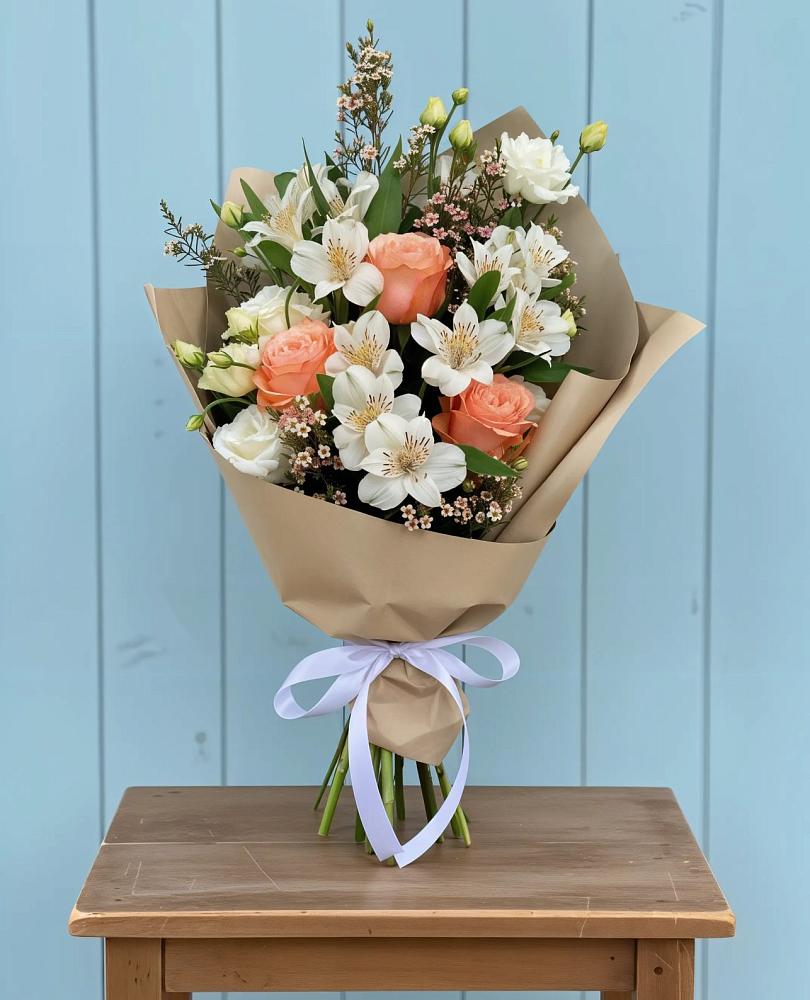 Букет цветов из: Альстромерии, Лизиантусы, Розы и Хризантемы в Новая Жизни