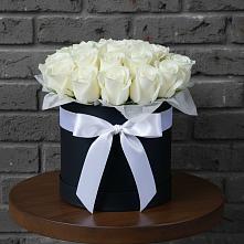 Цветочная композиция из Розы в шляпной коробке #REPLACE_PRED# Новая Жизни